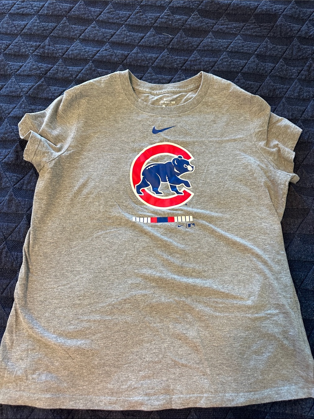 Women’s Nike Gray Chicago Cubs Short Sleeve Tee